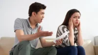 8 Tanda Pendengar Buruk? Atasi Sekarang & Jadilah Lebih Baik