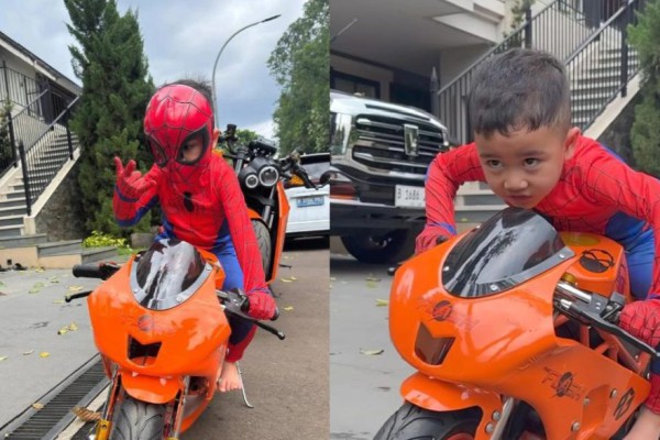 Cipung Gagah! Naik Motor Sport Mini Kostum Spiderman