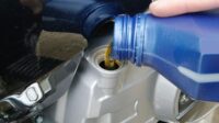 Harga Oli Mobil Mei 2025: Panduan Lengkap & Termurah