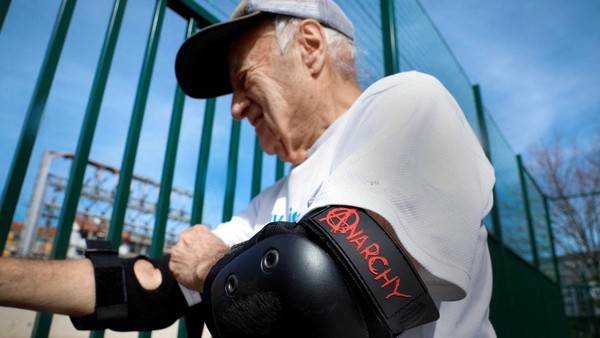 Nenek 88 Tahun Taklukkan Skateboard Bilbao: Inspirasi!