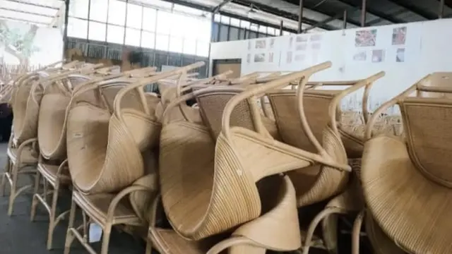 Rotan Unik: Mahasiswa Ciptakan Furnitur Eksport President University
