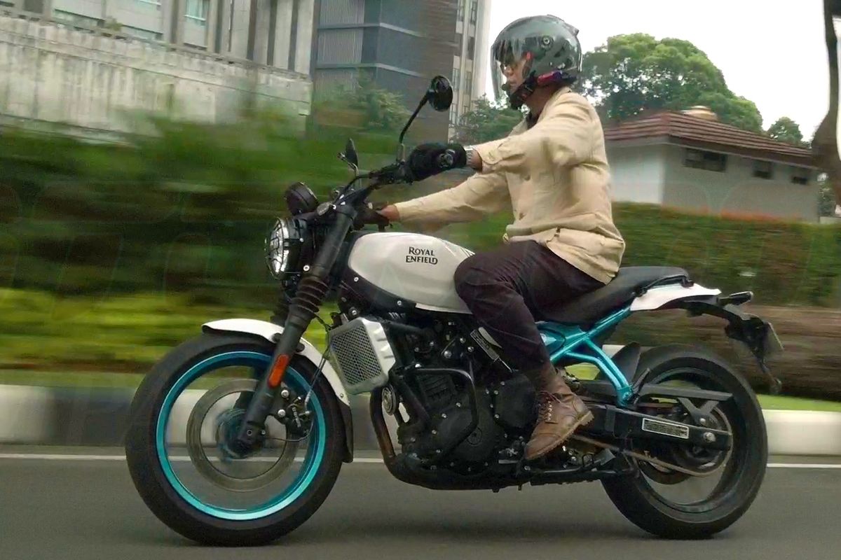 Royal Enfield Guerrilla 450: TFT Layar & Konektivitas Smartphone Canggih
