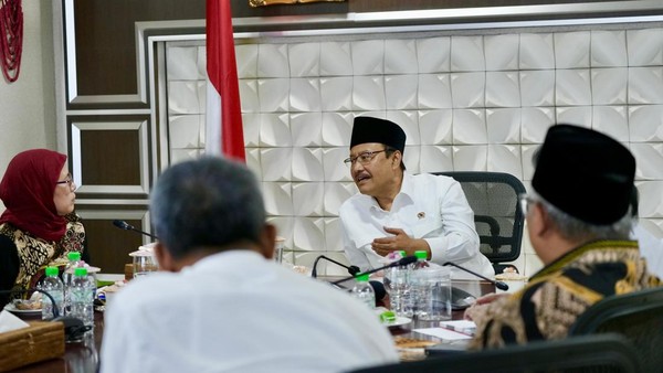 Sekolah Rakyat: Setara Unggulan? Mensos Pastikan Kualitasnya!