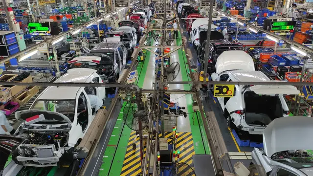 Tarif Trump Ancam Produksi Mobil: 1,5 Juta Unit Hilang 2025?