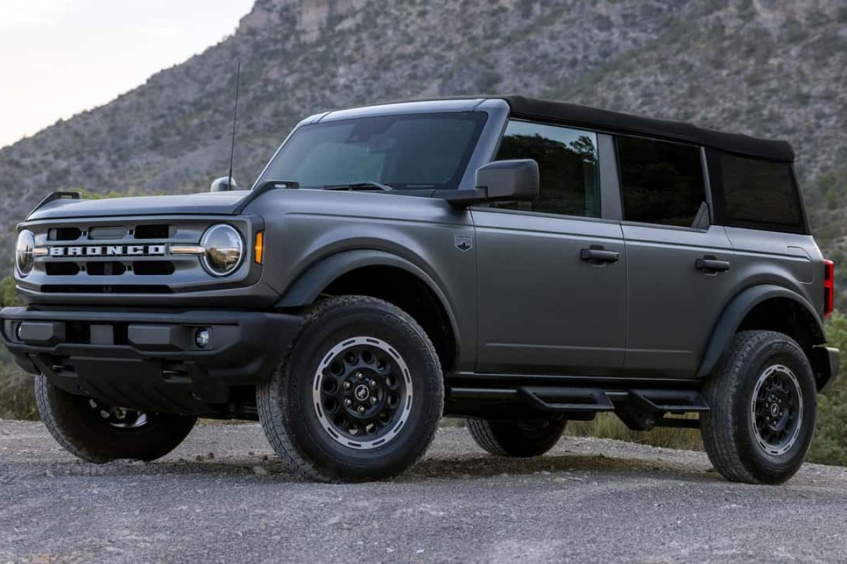 Ford Bronco 2025: Penarikan 2.272 Unit, Apa Masalahnya?