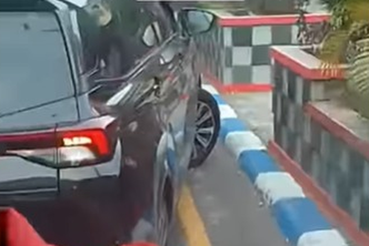 Hindari Kecelakaan! Tips Aman Terhindar Tabrakan Belakang Mobil