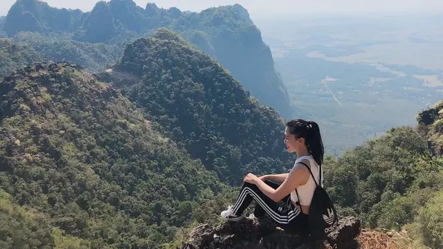 Misteri_Gunung_Zwegabin_Myanmar_Biara_Puncak__6_Fakta_Menakjubkan Misteri Gunung Zwegabin Myanmar: Biara Puncak & 6 Fakta Menakjubkan