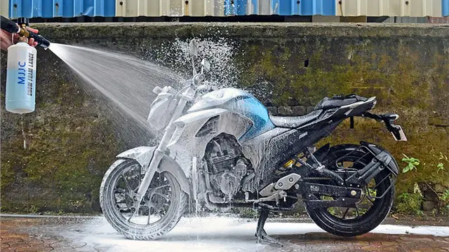 Rahasia Sepeda Motor Mengkilap? Bukan Cuma Dicuci!