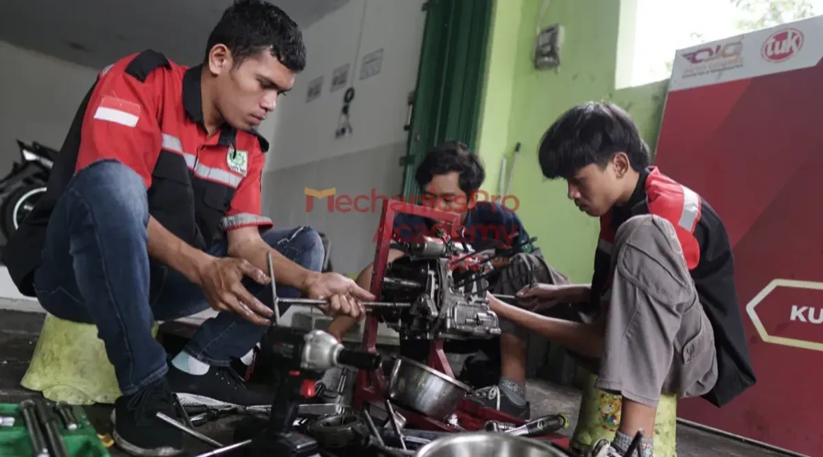Raih Sukses Mekanik: 5 Alasan SMK TKR Gabung Mechanics Pro Academy