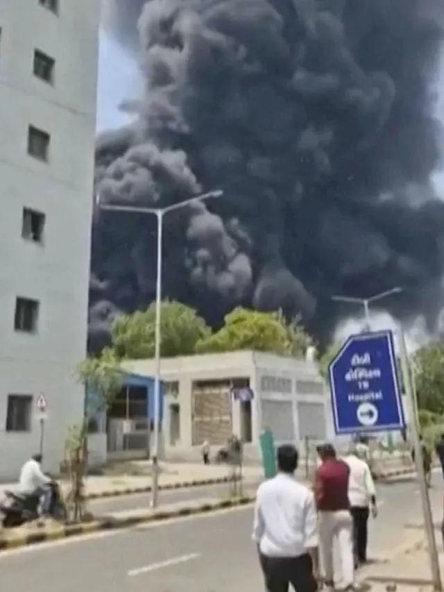 Tragedi Air India: Pesawat Jatuh Dekat Ahmedabad, 242 Jiwa Terancam